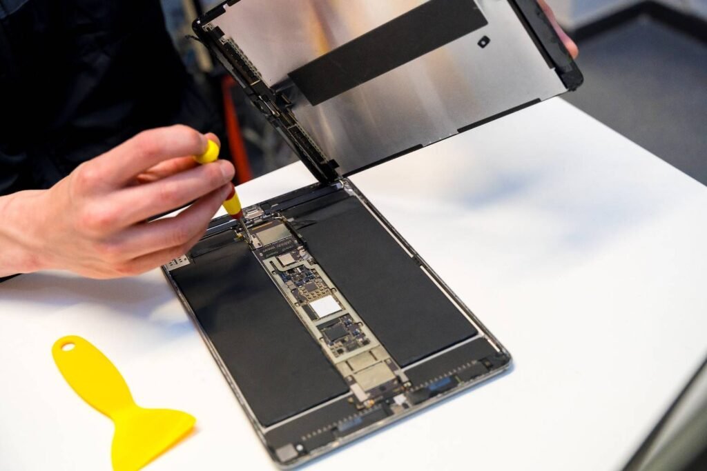 DIY vs Professional iPad Repair – Is It Worth the Risk?